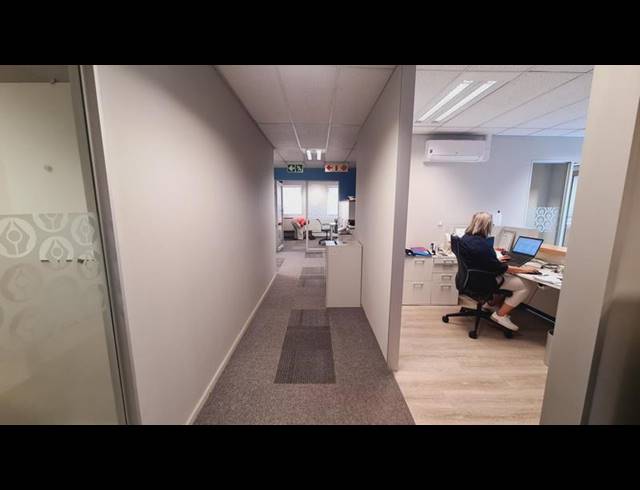 BUSINESS PROPERTY TO RENT IN LYNNWOOD MANOR